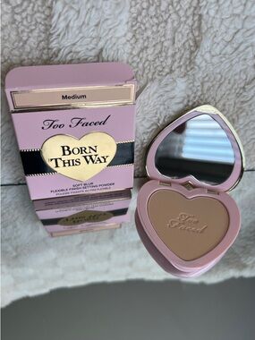 Too Faced Born This Way Soft Blur Setting Powder — Medium (Pink Compact)